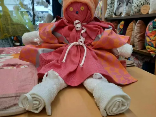 poupée :2 linges d'invité-1 linge vaisselle -1 gant