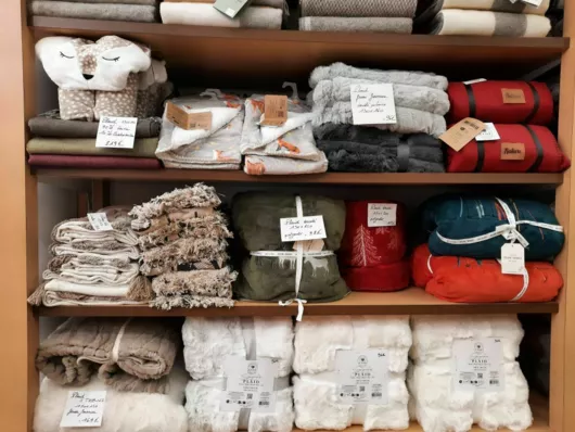 rayon plaids :brodés , fausse fourrure, unis.