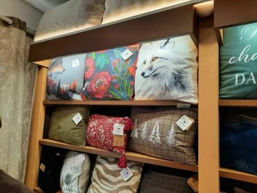 coussin fleuri 50x50 et coussin renard 50x50
