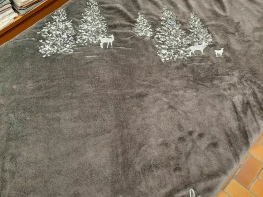 plaid brodé CHAMPAGNOLE.