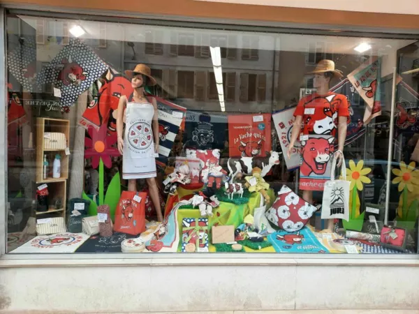 vitrine VACHE QUI RIT .Août 2025
