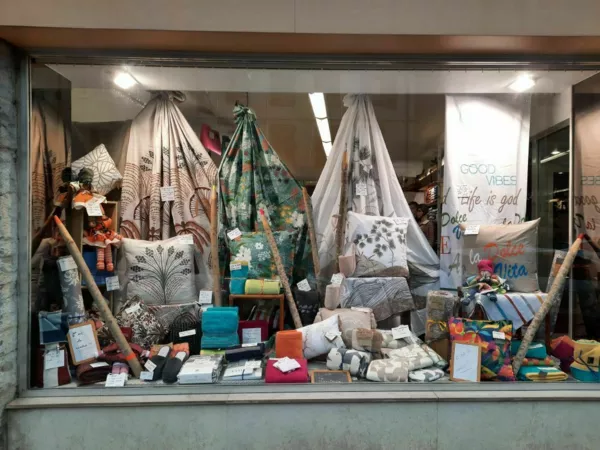 vitrine d'août 2025 -rentrée des classes.