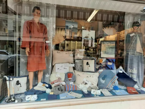 Vitrine bord de mer août 2026