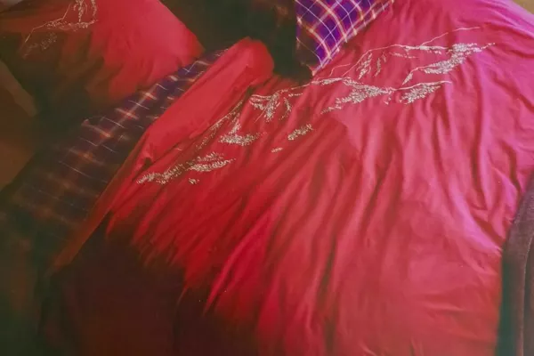 parure de lit rouge garance brodée 