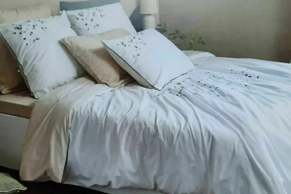 parure de lit brodée couleur mascarpone