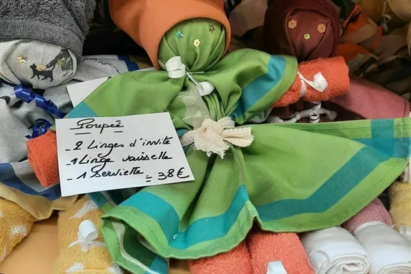 Poupée:2linges d'invité-1 linge vaisselle (oiseaux)-1serviette de table