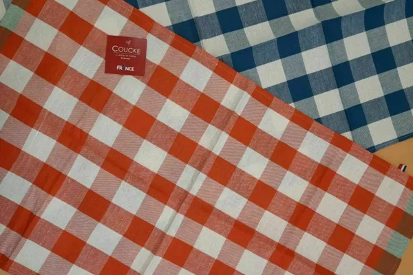 linges vaisselle métis à carreaux.