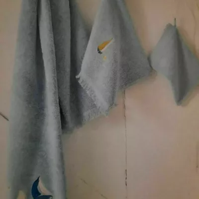 linges de toilette brodés bateaux, coloris mer du nord.