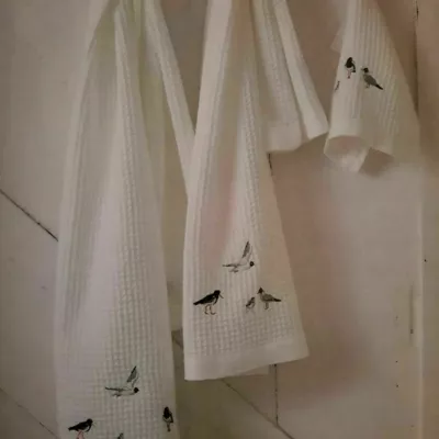 linges de toilette blanc ,nid d'abeille.